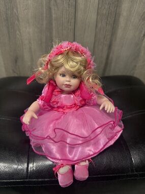 Vintage Marie Osmond Tiny Tots Friendship Rose Porcelain Doll 2007